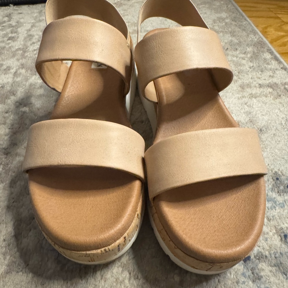 Steve Madden Beige/Tan Platform Sandals